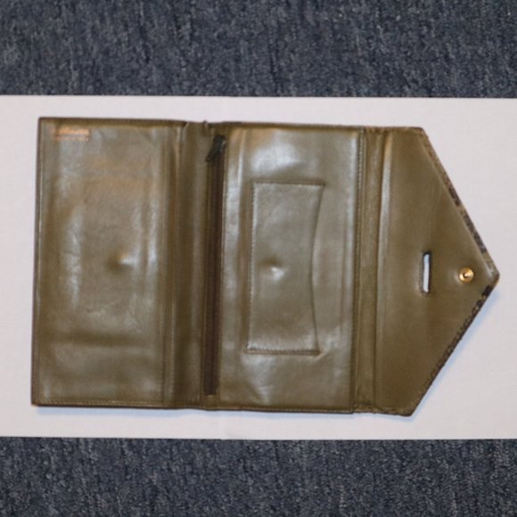 Bloomingdale's Made In Italy Wallet - Alligator Green - 7 1/16" x 4 3/8" - Picture 7 of 7